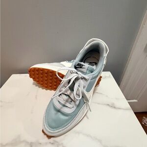 Nike Women's Light Blue & White Waffle Debut sneakers Light Pumice/Photon Dust